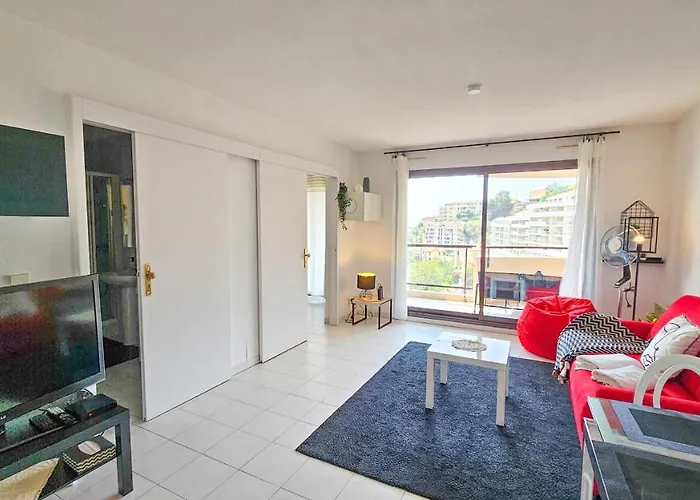 Vue & Tour Odeon - Piscine - Parking - Av Apartament